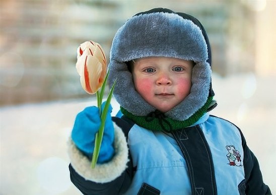 Папа в подарок.Наталья вышла из магазина, и побежала в детский сад за сыном. «Родителям подарки ...
