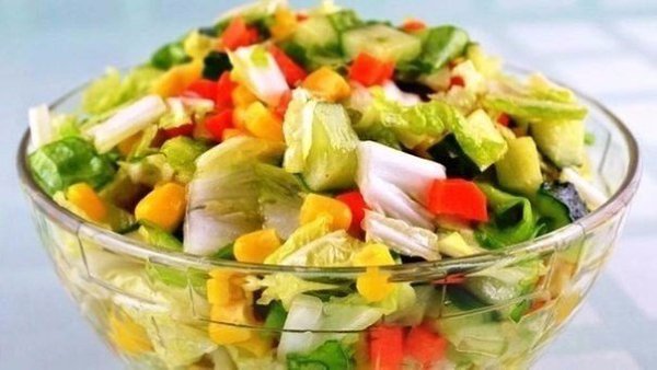 ТОП-7 вкусных салатов без майонеза! 1. Салат овощной с маслинами и фетой. Ингредиенты: помидоры, ... - 2