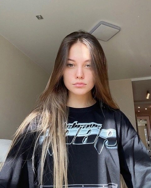 21-летняя Дилара Зинатуллина похвасталась перед поклонниками своим финансовым благосостоянием. ... - 2