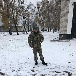 Антон, 38, Новогродовка