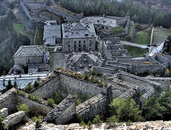 "КИТАЙСКАЯ" СТЕНА ИТАЛИИ.Фенестрелле - это самая крупнейшая крепость Европы. Находится в ... - 2