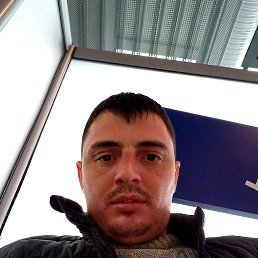 Oleg, 36, 