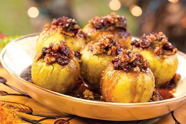 Быстрый десертик - запеченное яблоко с орехами и изюмом. Ингредиенты: Яблоко - 3 шт Творог - 180 г ...