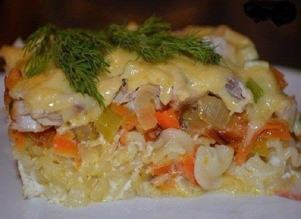 Запеканка из макарон с курицей.Ингредиенты :- макароны - 200г- лук - 2 шт.- морковь - 1 шт.- перец ...