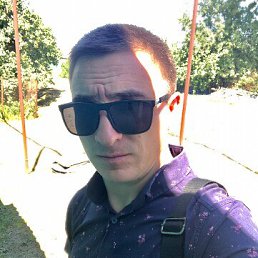 Виталий, 31, Калининск