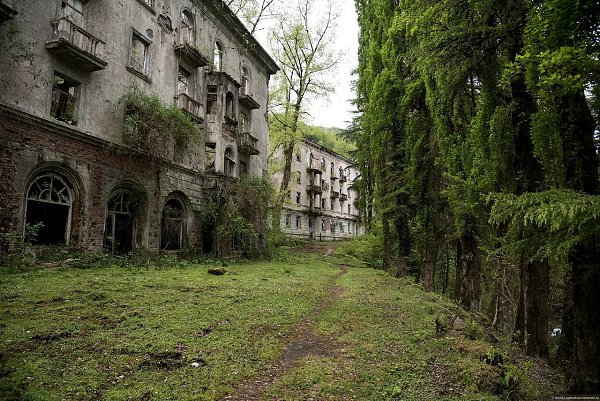 Город-призрак Акармара. Абхазия. Полузаброшенный шахтерский посёлок в горах Абхазии. Образован в ... - 3
