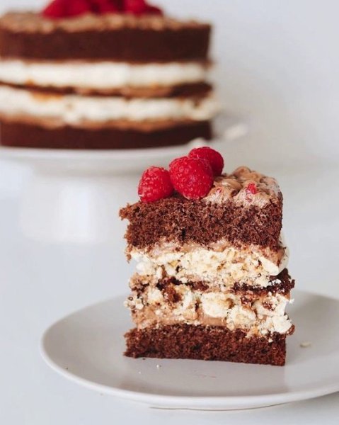 Торт с фундучными меренгами и заварным кремом Nutella. Меренга: Яичныи белок — 3 шт Сахар — 170 г ...