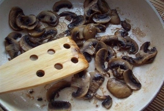Сырный суп(с шампиньонами и брокколи).Сегодняшний рецепт — очень вкусный сырный суп (вариации супа ... - 4