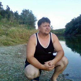 Aleksandr, 52, 