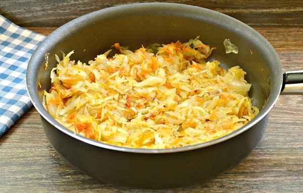 Чебуреки с капустой.Ингредиенты:НАЧИНКА:капуста - 400 гморковь - 1 шт.лук - 1 шт.масло растительное ... - 4
