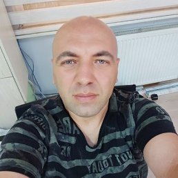 Ömer, 41, 