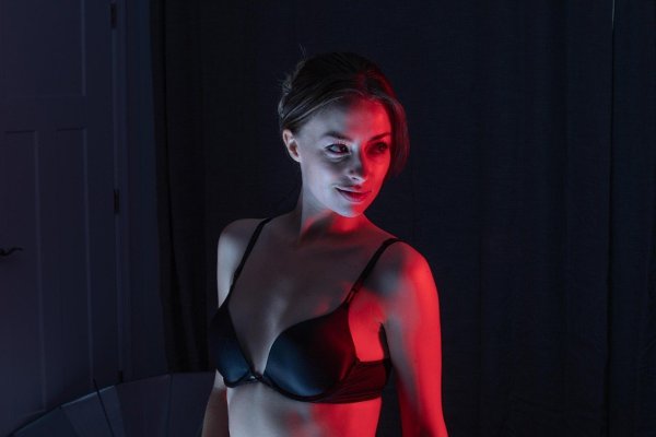 Ярко выраженное освещение сзади-сбоку, проявляющее форму и анатомию. Референсы #references © Школа ... - 8