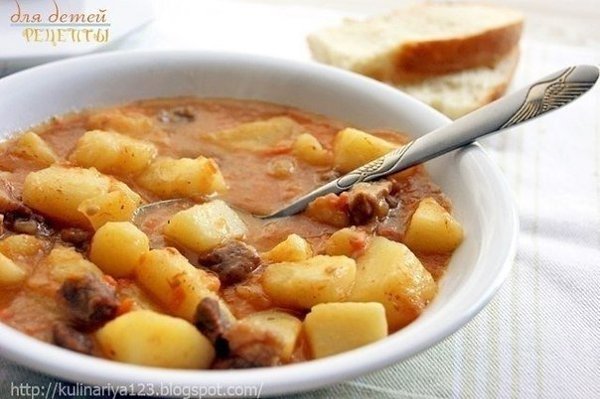 Картошечка, тушенная с мясом (как в д/садике).Ингредиенты:Говядина - 400-600 грЧищеный картофель - 1 ...