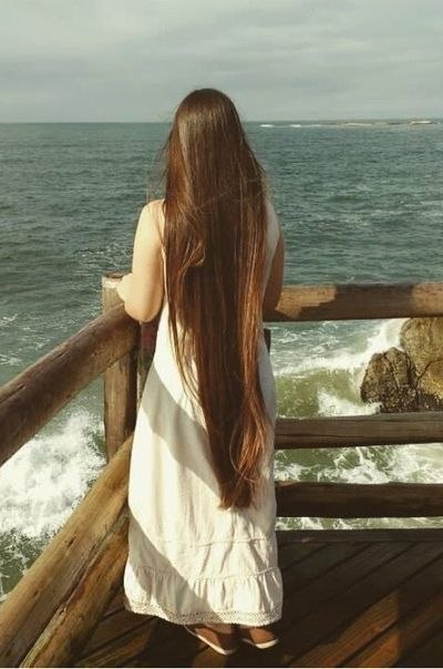 Уже много лет я возвращаюсь в мыслях к одной ситуации... Сидела я как-то в кресле у мастера в ...
