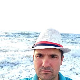 Viorel, 43, 