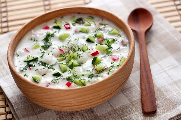 Окрошка.ИНГРЕДИЕНТЫ:- яйцо куриное (вареное) - 3 шт- лук зеленый - 30 гр- грудки куриные (вареные) - ...