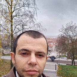 Roman, 33, 