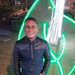 Kevin S., 39, 