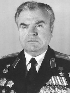 Никитин Михаил Егорович.Командир эскадрильи 161-го гвардейского штурмового авиационного полка 7-й ...