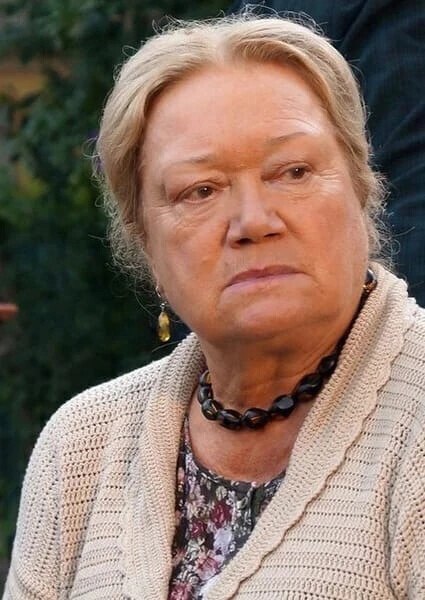 Людмила Полякова: "В 16 лет, когда уже получила паспорт, я начала работать на почте, вставала в ...
