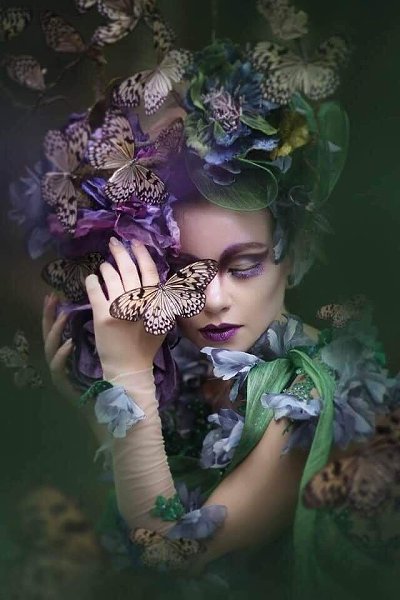 :) Есть женщины, похожие на пламя, На чуть заметный язычок свечи. Они по свету ходят рядом с нами, ...