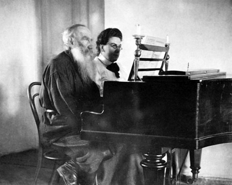 Вальс Льва Толстого.В 1848 году, когда Льву Толстому было 20 лет, он страстно увлекся музыкой. Он ...
