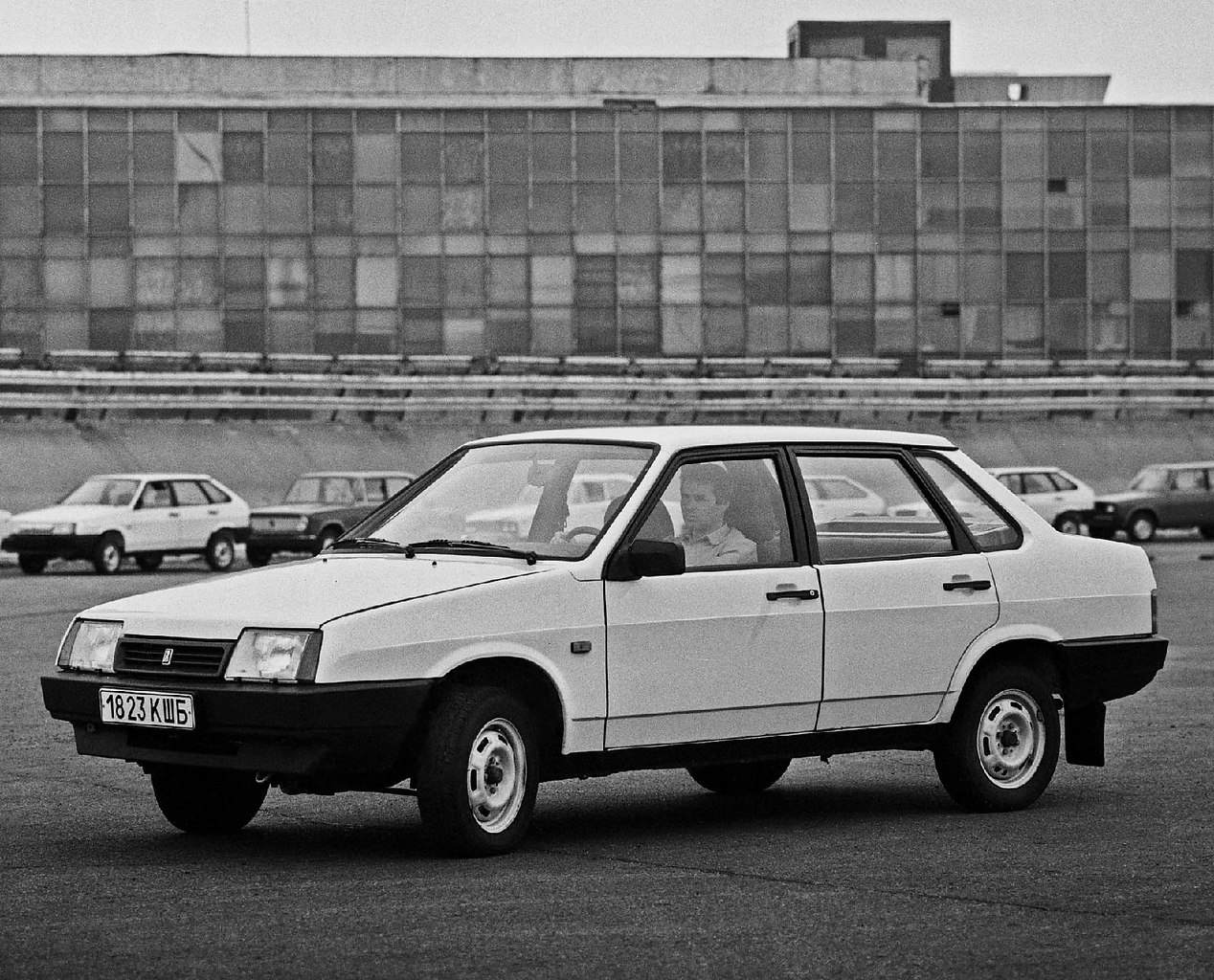 12 ноября 1990 года, конвейер Волжского автозавода покинул ... | Назад в  СССР | Фотострана | Пост №2524137740