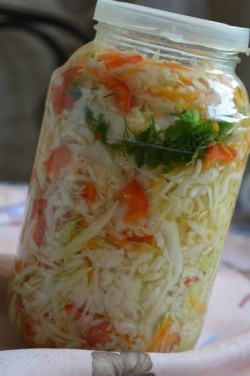 Салат капустный (в горячем маринаде). На трёх литровую банку: Капуста- 1 небольшой кочан Морковь - ...