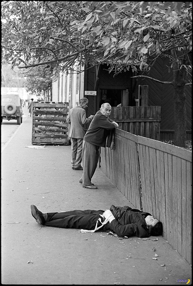 Назад в СССР 1970-х.Можно было бы сказать, что автор намеренно искал сюжеты про самое днище СССР, но ... - 2