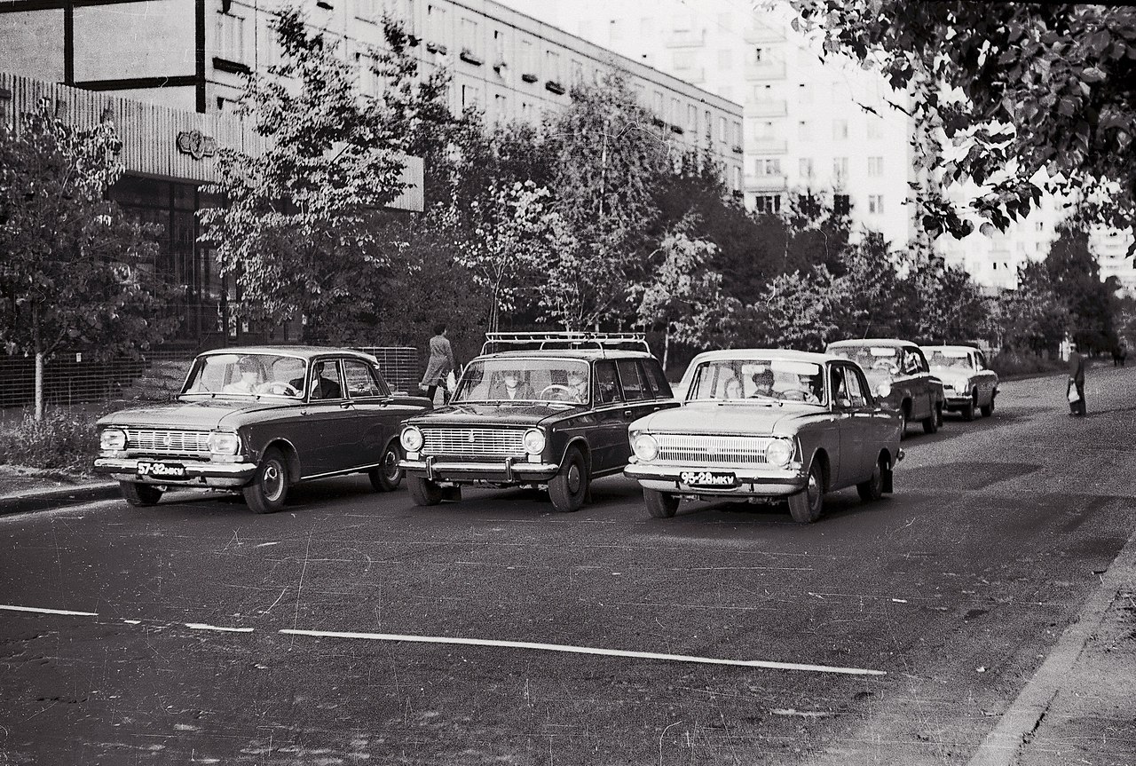 1975 год техника. Москва 1975 год. Автомобильные кортежи Сталина.
