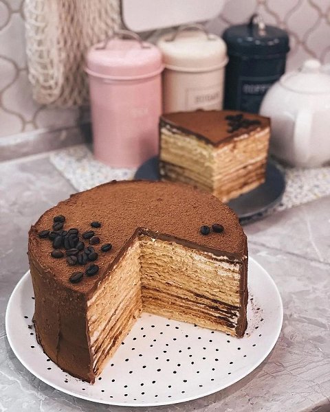 КОФЕЙНЫЙ ТОРТ С ОРЕХАМИ. Ингредиенты: Для коржей: 3 яйца 260 гр. коричневого сахара 195 гр. ореховой ...