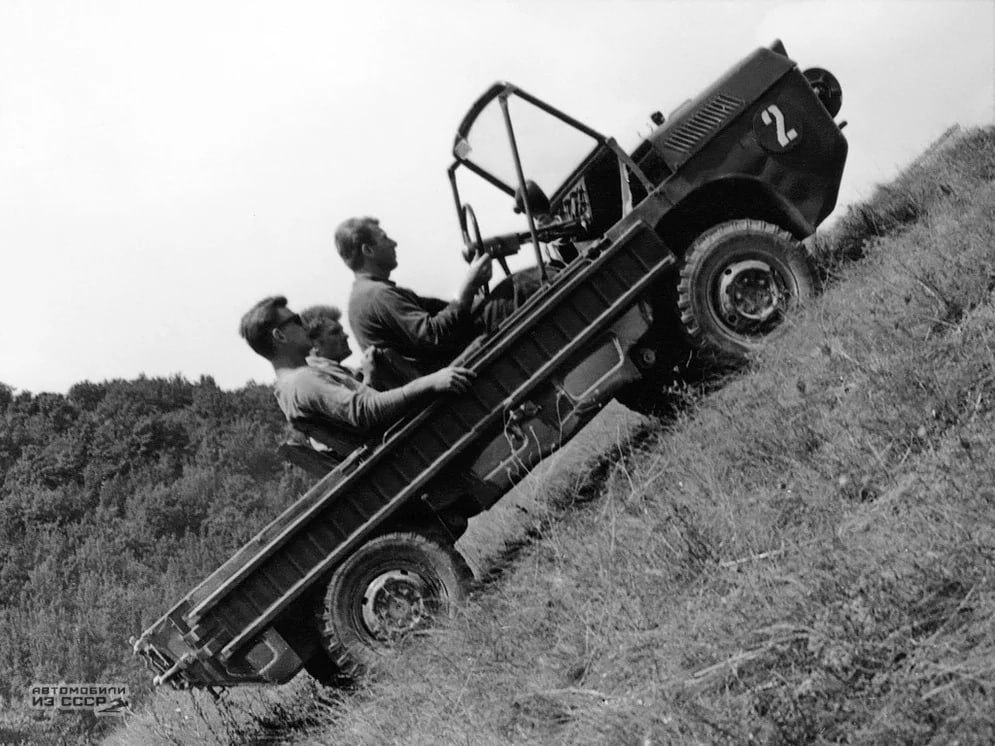 Автомобиль-амфибия ЛуАЗ-967, 1965-1989 гг. Полноприводный плавающий автомобиль-транспортёр особо ...