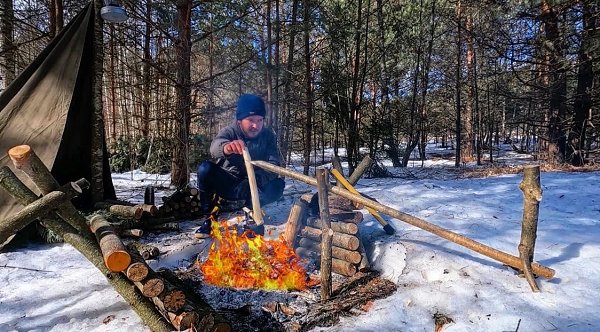 Представляешь я целых 24 ЧАСА провёл в Лесу ОДИН - Плащ-палатка, 2x ОТБОЙНИК Под Костёр, Горящее ... - 3