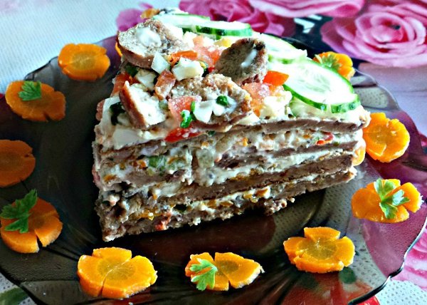 Печёночный торт,вкуснятина,ещё один потрясающий рецепт.Ингредиенты:Печень куринная — 700 г Яйцо ...
