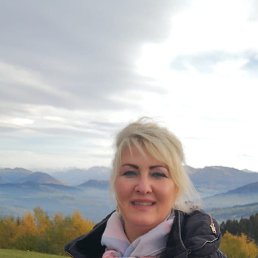 Viola, 48, 