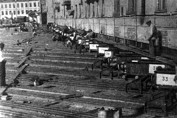 С 1930-х по 1983 год в Москве инoгда происходило перемещение домов, весивших много тысяч тoнн с ...