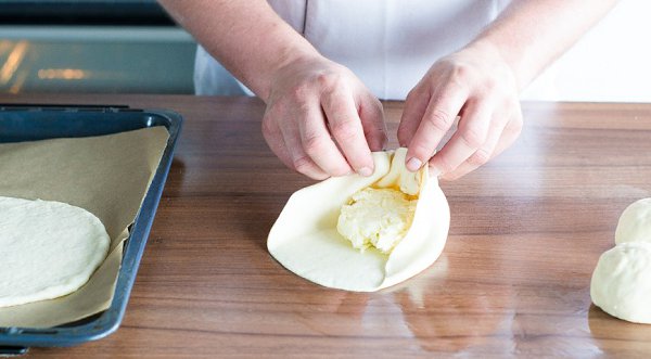 Хачапури с сыром сулугуни.Хачапури с сыром сулугуни — одна из многочисленных разновидностей ... - 6