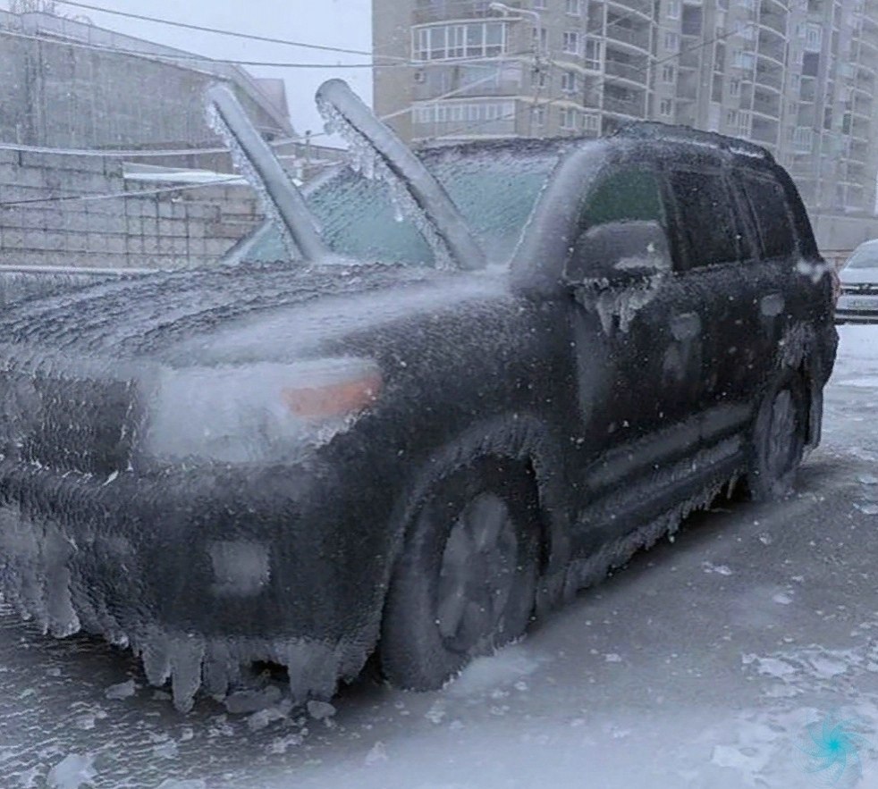 Замерзший автомобиль в Мороз