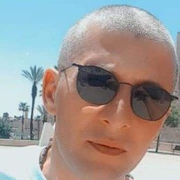 Irakli, 40, -