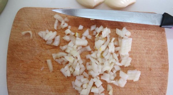 Разноцветная запеканка с куриным фаршем.Ингредиенты:фарш куриный 700 глук репчатый 1 шт.морковь 1 ... - 2