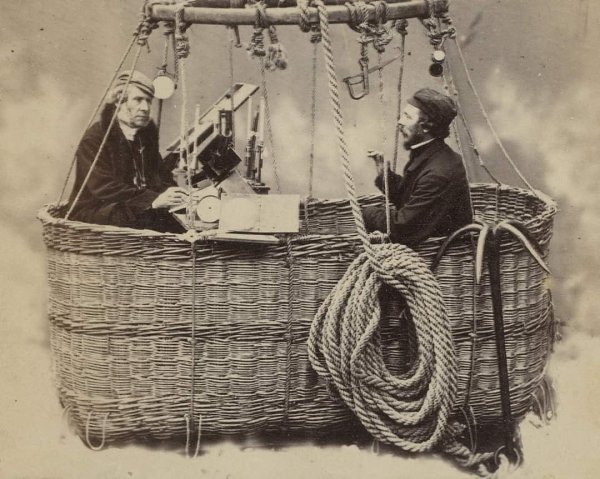 :) 5 сентября 1862 года метеоролог Джеймс Глейшер и аэронавт Хенри Коксуэлл с научными целями ...