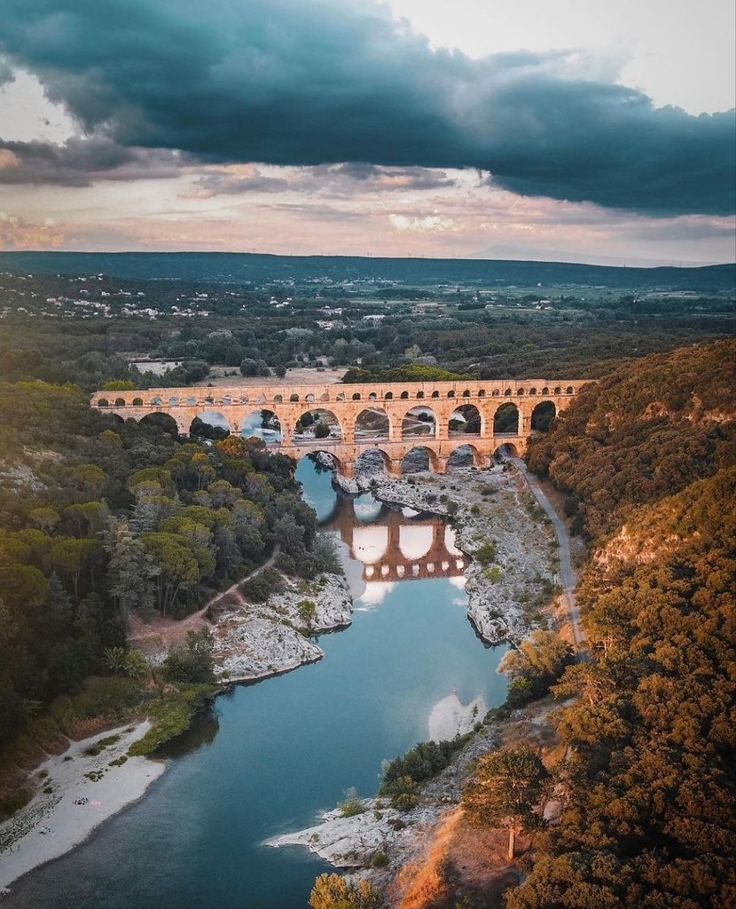  ,  -- (Pont du Gard).--       ... - 4