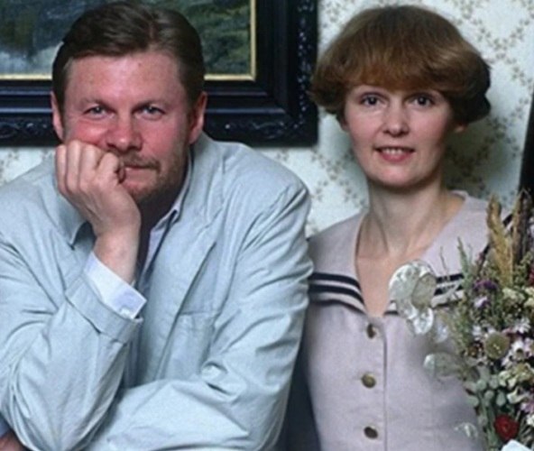 Виталий красиво ухаживал. Помню, я была на съемках в Одессе. И вдруг мне навстречу по Дерибасовской ...