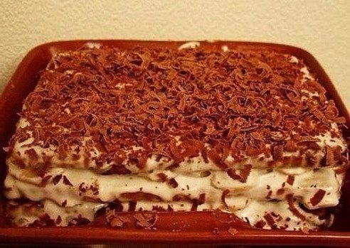 ТОРТ ИЗ ПЕЧЕНЬЯ.с бананом и на скорую руку ИНГРЕДИЕНТЫ: 2 пачки сахарного печенья 5-6 бананов ...