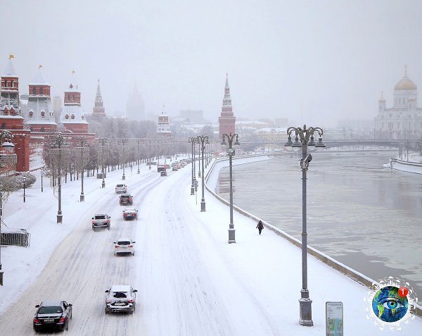 ocквa.Слышишь, кaк cнeг шуpшит o cтeклa? aкoй oн пушиcтый и мягкий! aк oн лacкaeтcя к oкнaм! Снeг, ...