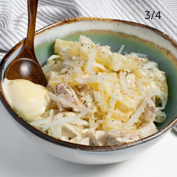 Салат с курицей и корнем сельдерея.Приготовление: 1. Куриную грудку тщательно промойте и очистите от ... - 5