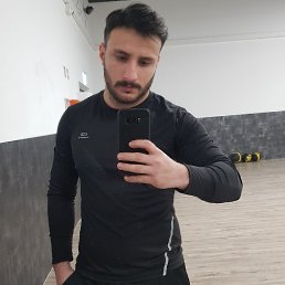 Togi, 27, ʸ