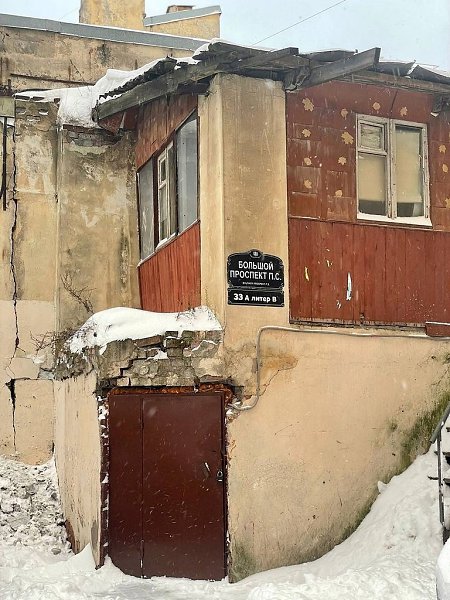 Найден ещё один крошечный домик в Петербурге.Маленький колоритный дом с пристройкой располагается в ...