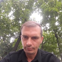 Андрей, 42, Родинское