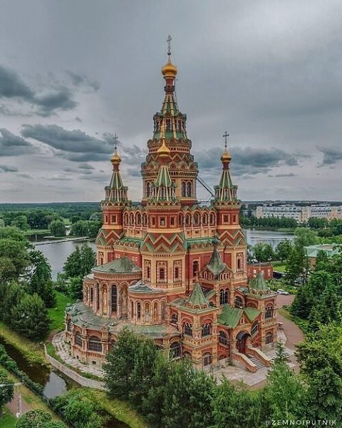 Собор Петра и Павла, Петергоф. В 30-е годы прошлого века, его планировали взорвать коммунисты. Во ...